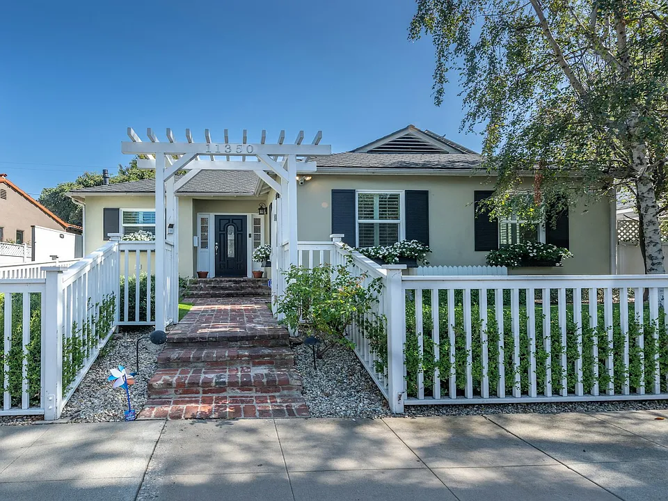 11350 Albata St