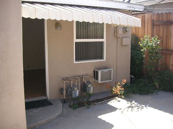 3rd image of 3303 W Alameda Ave