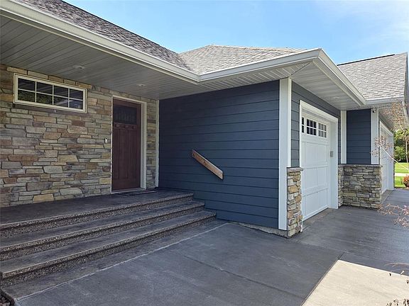 3rd image of 910 Scharbillig Court