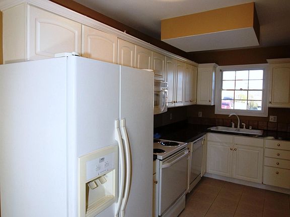 4th image of 612 Big Bear Ln