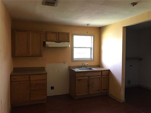 2nd image of 3422 Chippewa St