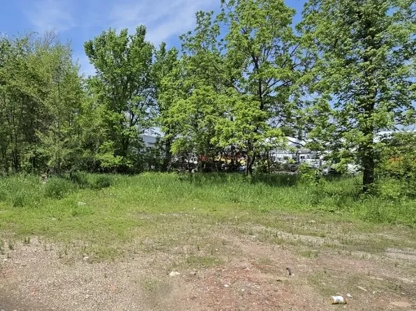 4018 E 16th St, Des Moines, IA 50313