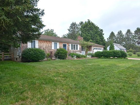 3rd image of 131 Bedford Dr