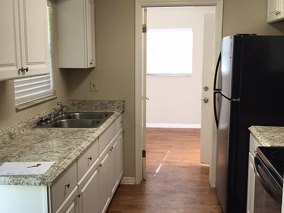 5th image of 454 Jeri Dr