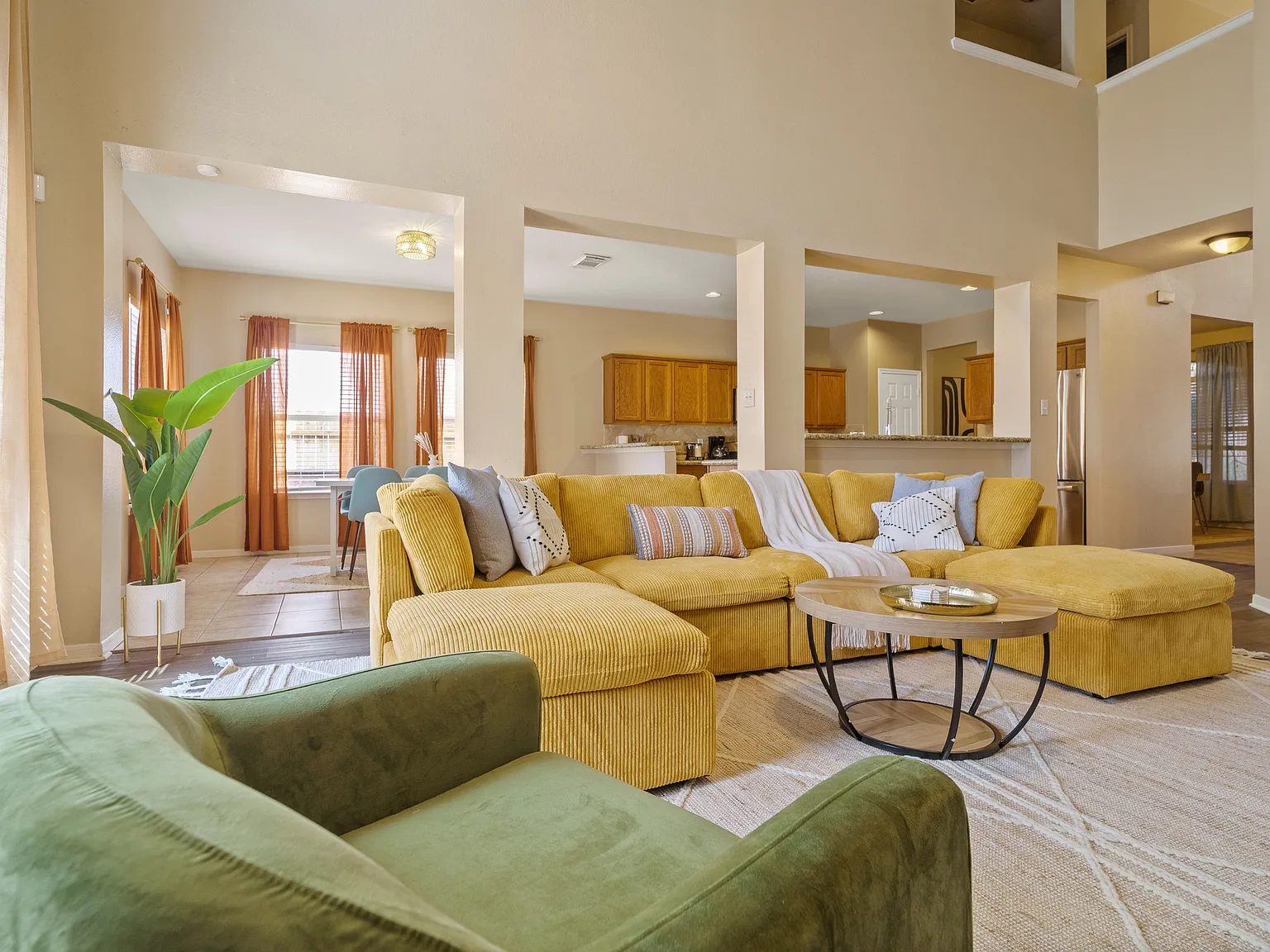 5 bed, 3.5 bath, 4012 sqft, $5,800 — Photo 4