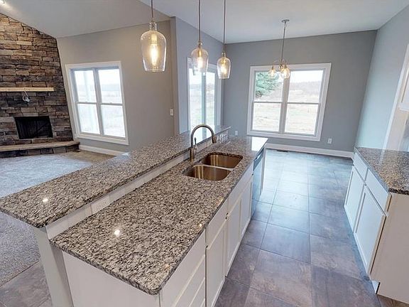 5th image of 599 Berklee Dr
