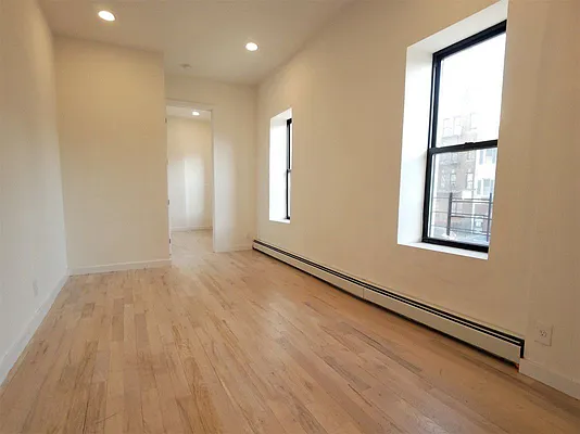 Rented by EXR | media 17