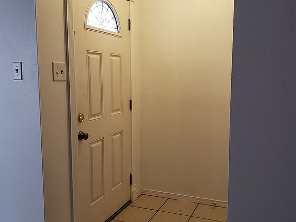 5th image of 808 S Heights Dr