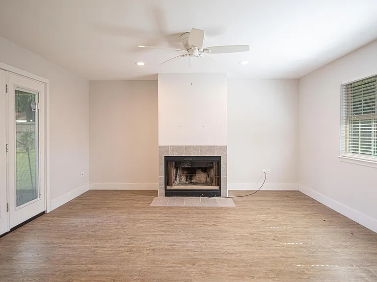 2417 Collins Blvd — Photo 2