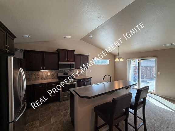 5th image of 1011 SE 6th St