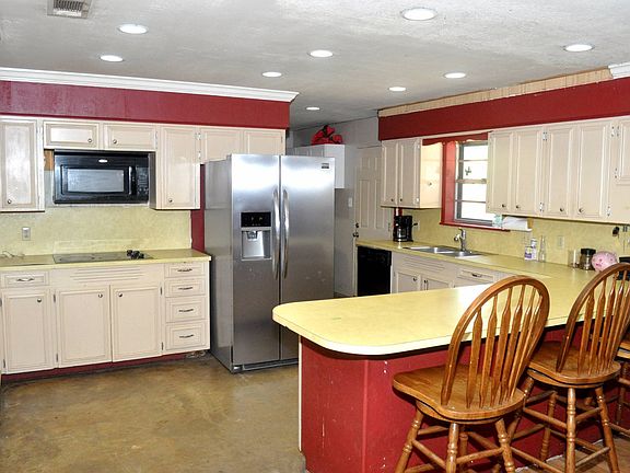 4th image of 738 E Oak Ln