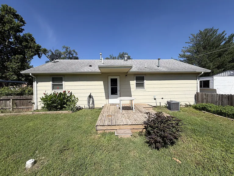 5044 N Salina St — Photo 9