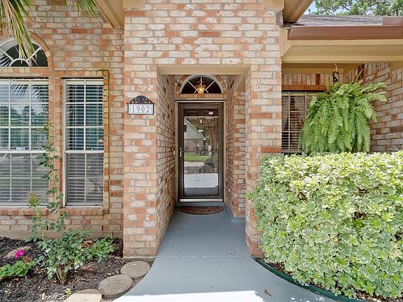 5th image of 1902 Hunnington Dr