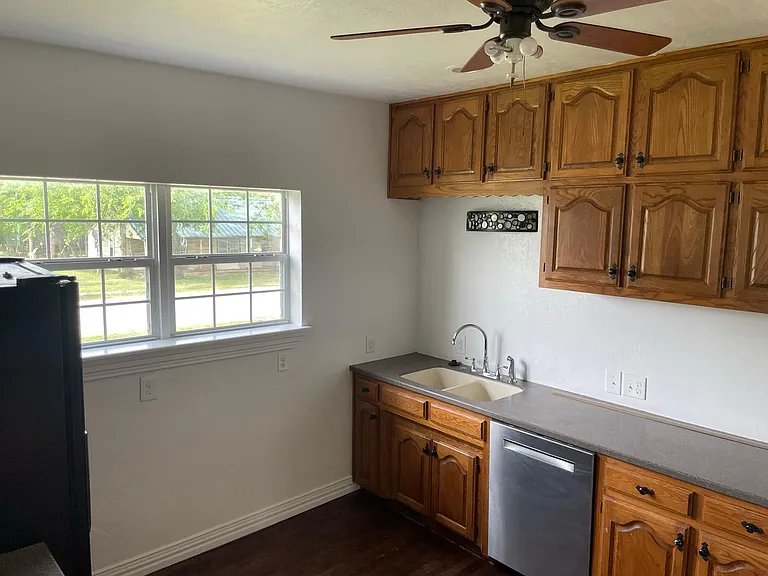 214 N Archer St — Photo 4