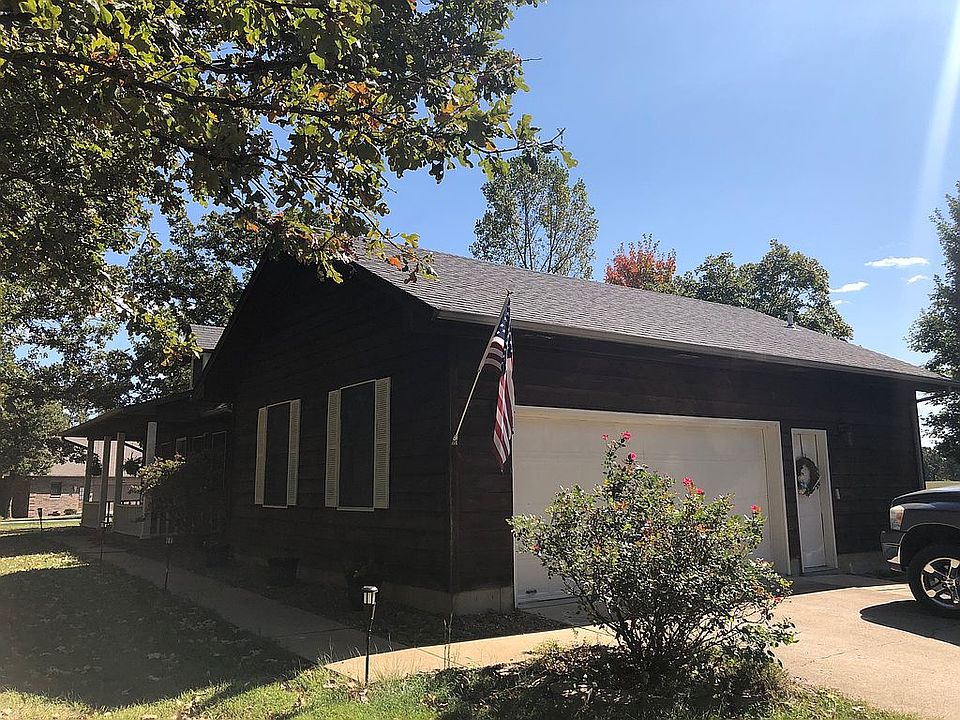 2nd image of 20648 SE Oakwood Dr