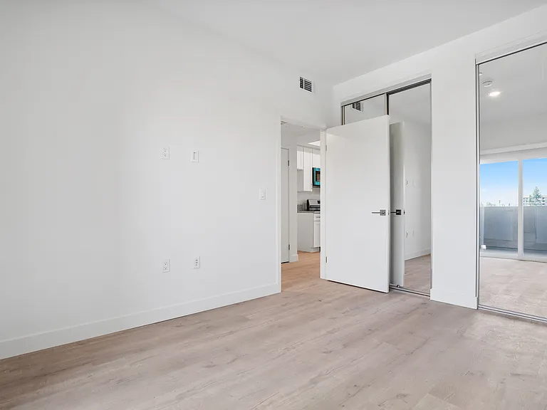 8802 Van Nuys Blvd #405 — Photo 9