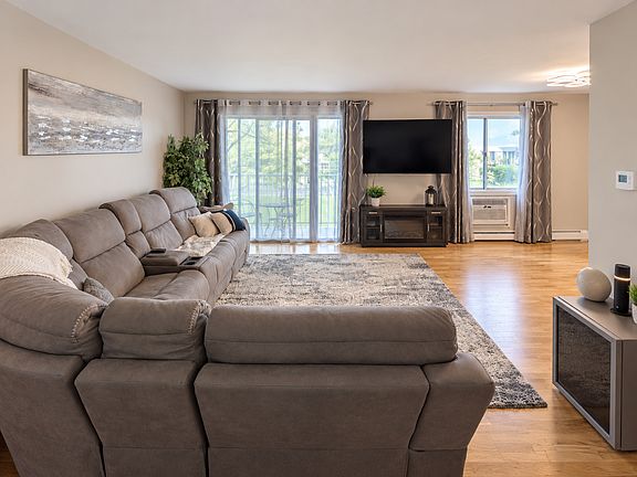 5th image of 10373 Dearlove Rd APT 2C
