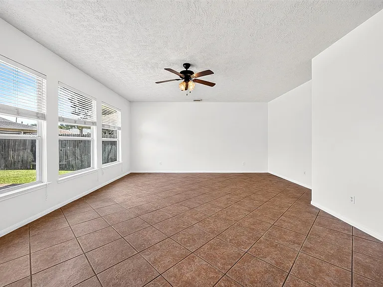 19246 Hopeview Ct — Photo 13