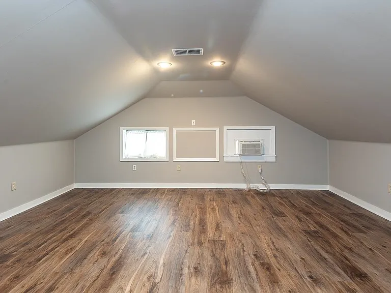 1888 Manila Ave — Photo 18