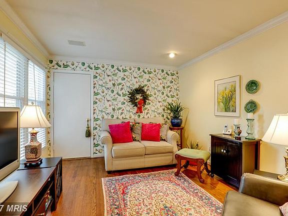 Sitting room off kitchen