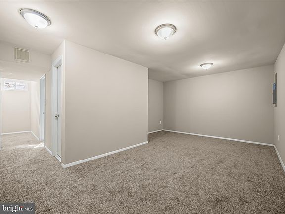 5th image of 13106 Thackery Pl
