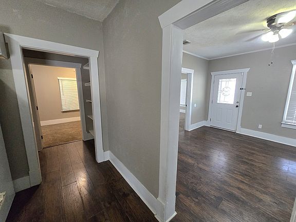 5th image of 320 N Brazos Ave
