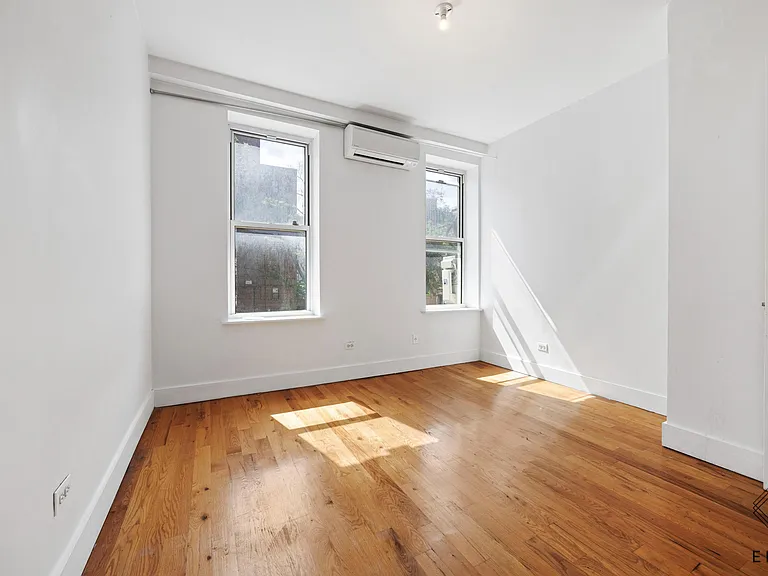 735 Rogers Ave #2L — Photo 12