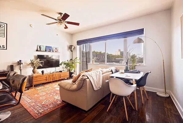 Living room, photo 1