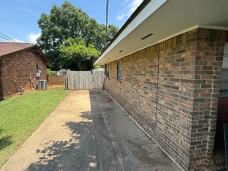 6265 Nature Dr — Photo 2