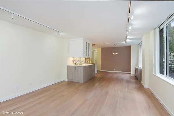 Rented by R New York | media 21