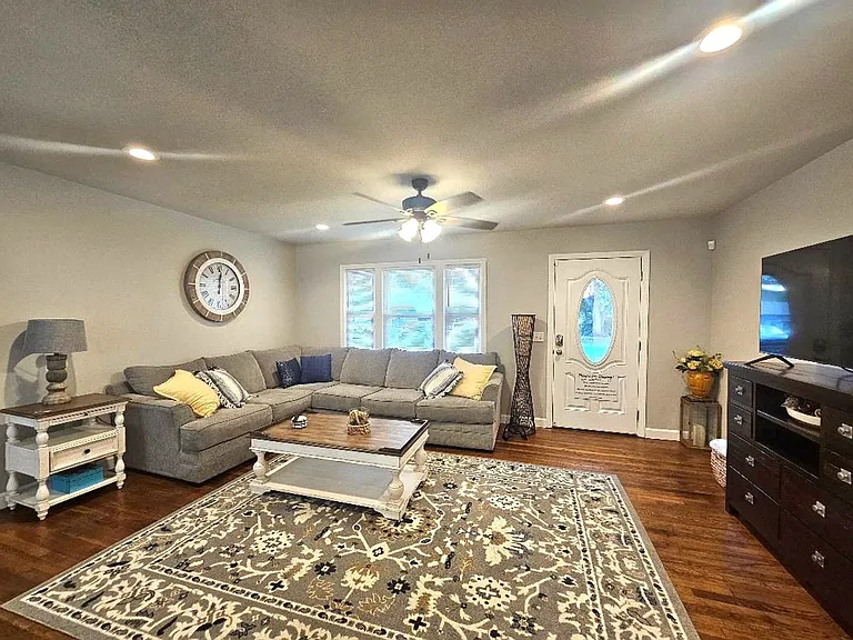 119 Chipley Ln — Photo 6