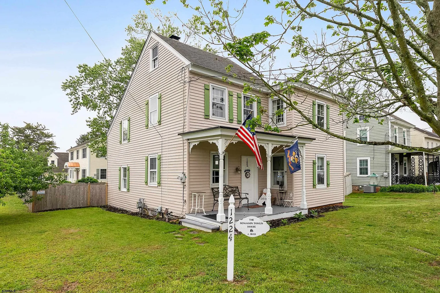 1224 Front St photo 1