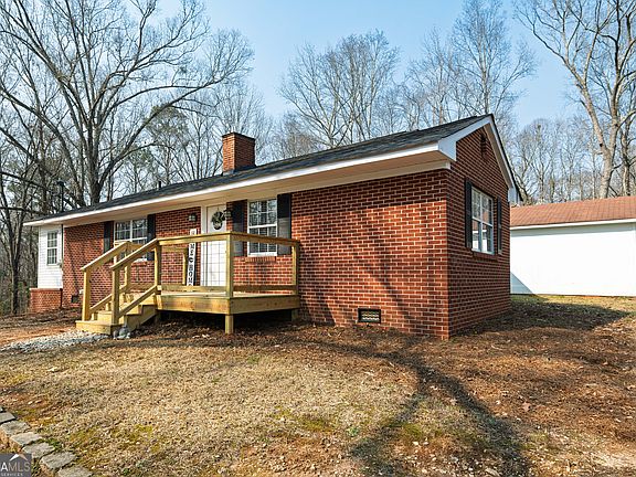 3rd image of 623 Moore Rd