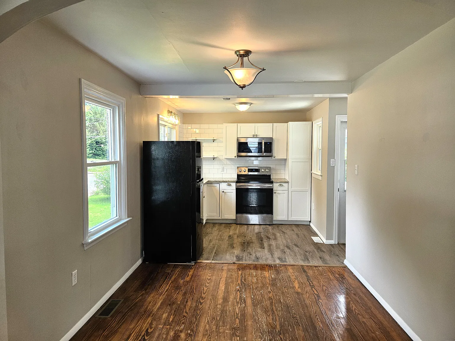 3 bed, 1230 sqft, $1,700 — Photo 3
