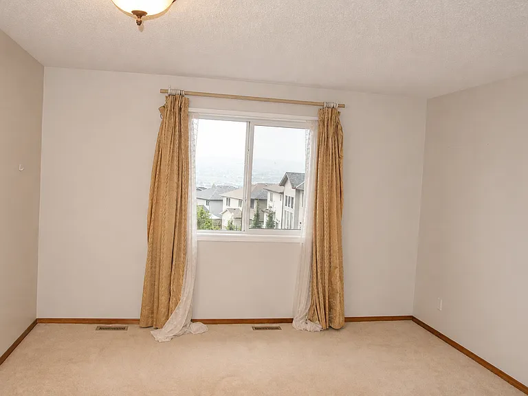 Panamount Hl NW — Photo 15