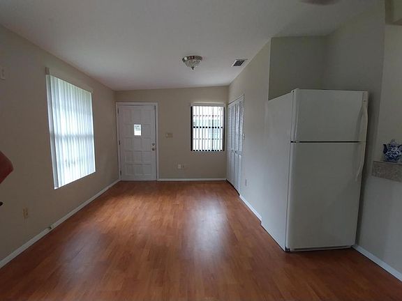 4th image of 5640 Floral Ave