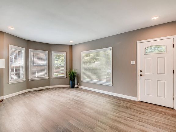 2nd image of 804 S Villa Dr