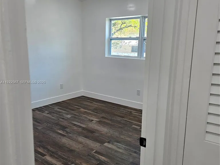 987 NE 145 N — Photo 16