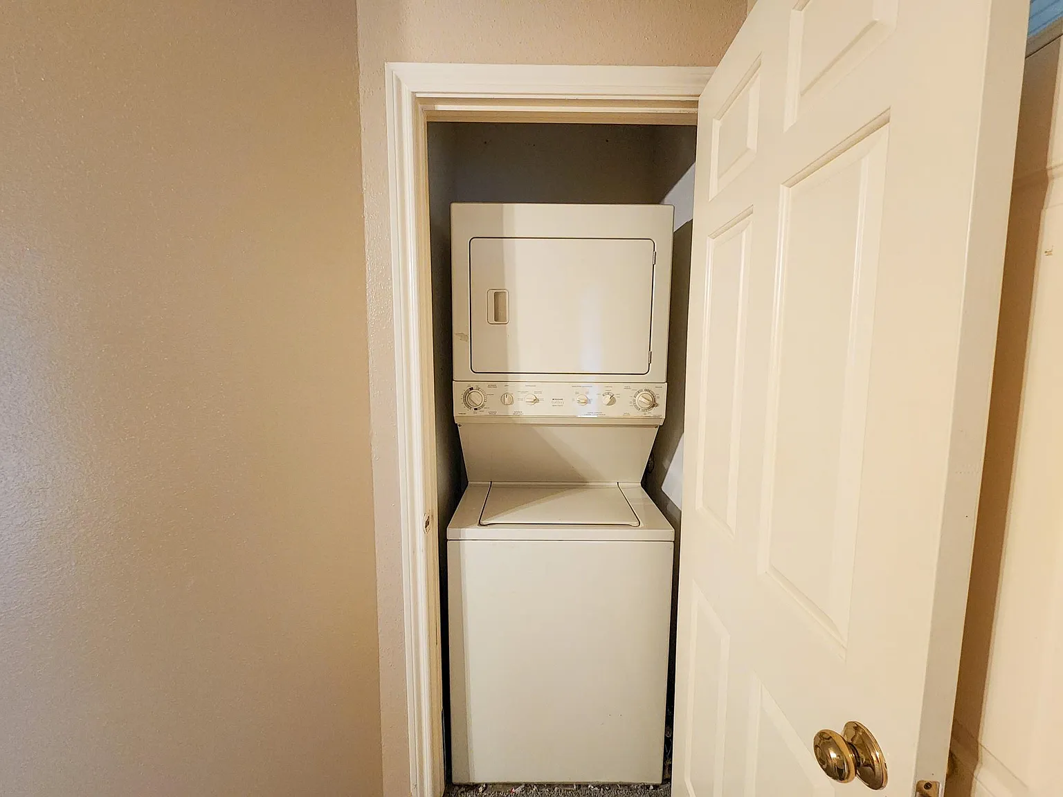 1 bed, 1.0 bath, 480 sqft, $995 — Photo 4