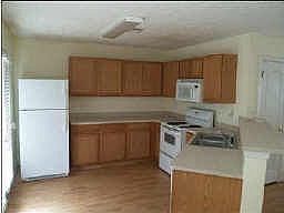 Nice kitchen with breakfast bar