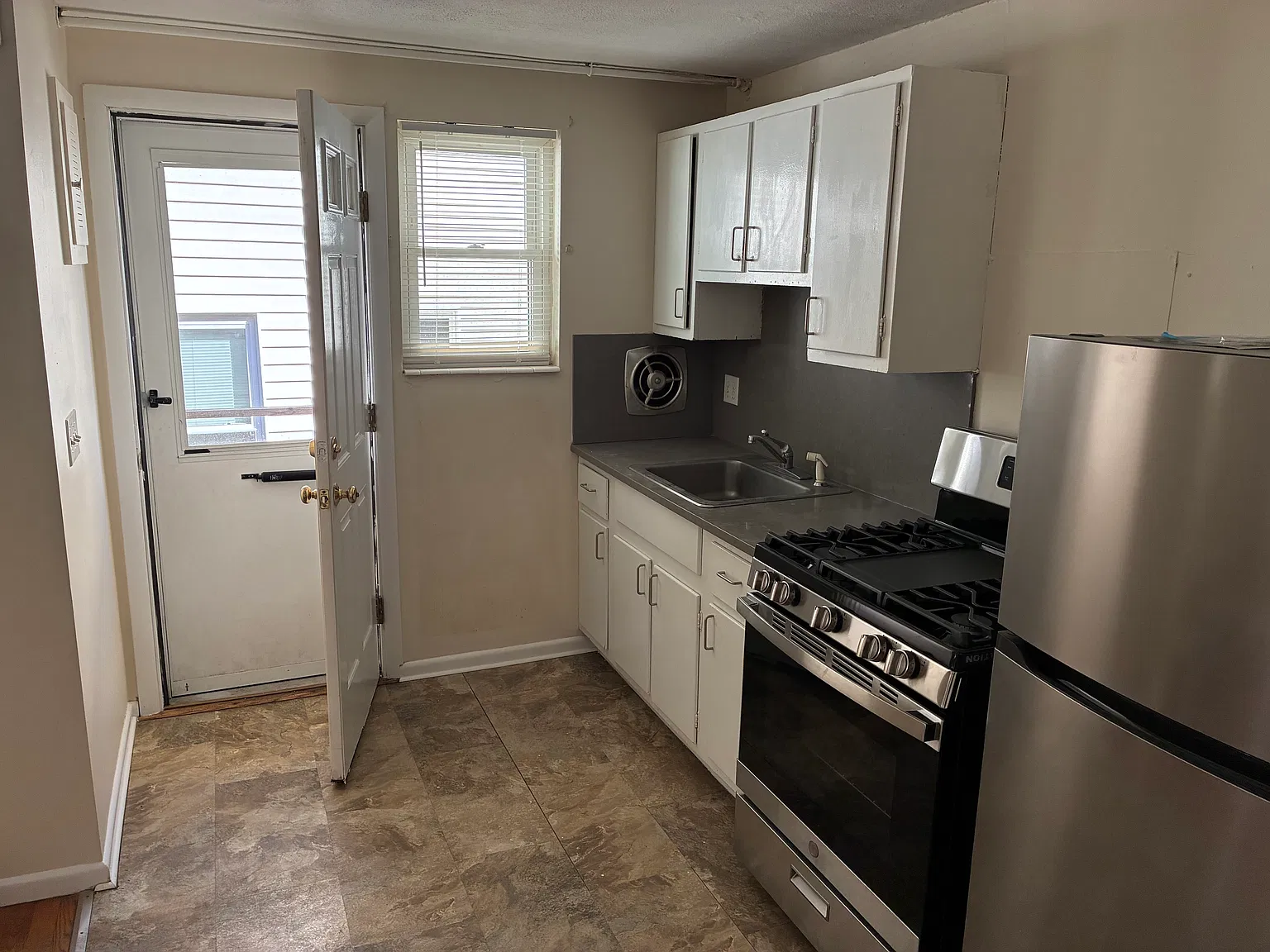 1 bed, 588 sqft, $2,000 — Photo 3