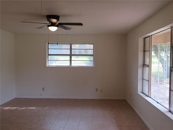 5th image of 156 Edwards Dr