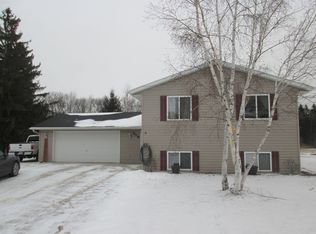 208 Oakwood Dr, Manitowoc, WI 54220