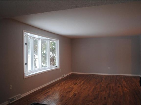3rd image of 5423 Loretta Ln