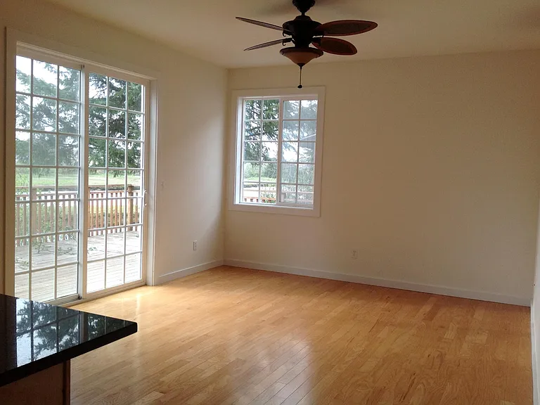 1240 Queen St — Photo 13