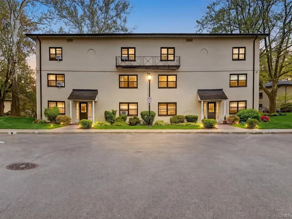 2 Field End Lane #2L, Eastchester, NY 10709