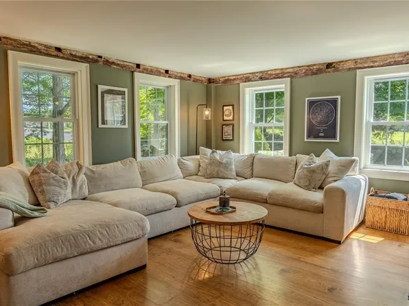 6 Limerock Rd, Smithfield, RI 02917