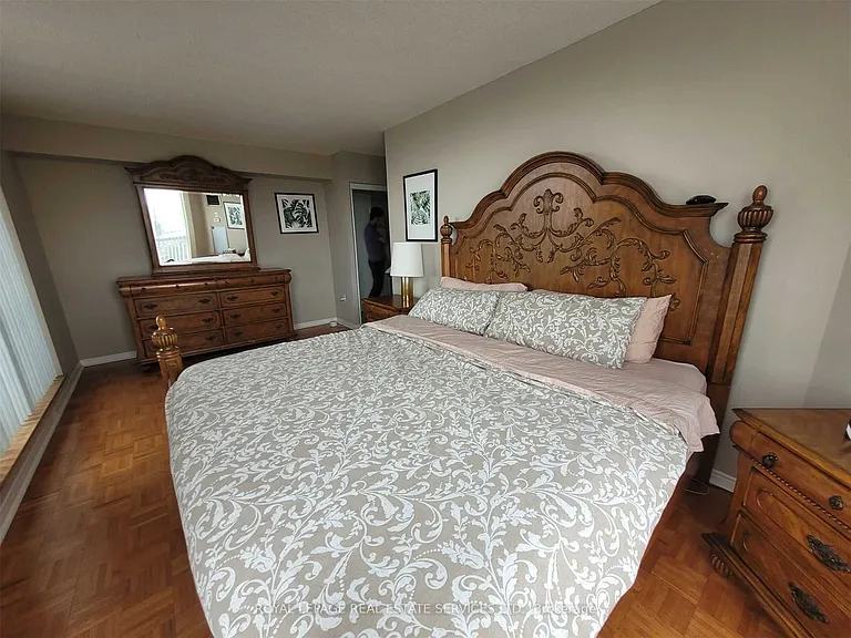 11 Thorncliffe Park Dr #607 — Photo 6