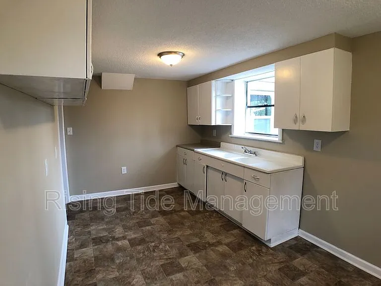 724 Self Dr — Photo 8