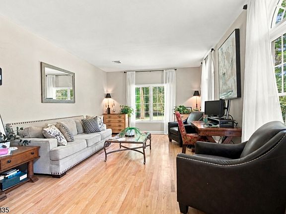 4th image of 19 Woodfield Rd